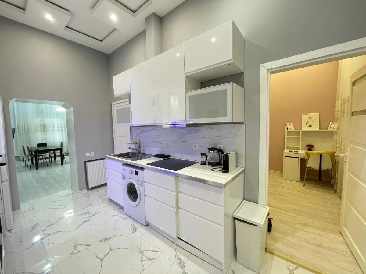 Deluxe Sapphire Residency - 4 Bedrooms Будапеща Екстериор снимка